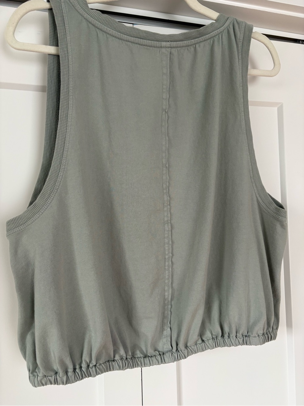 Pilcro Gray Sleeveless V‑Neck Cropped Tank - Picture 6 of 6